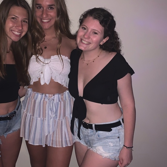 Light wash distressed american eagle jean shorts! - Picture 2 of 2